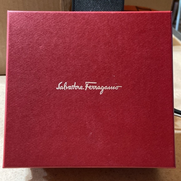 Salvatore Ferragamo Lioness Wallet - Picture 4 of 17